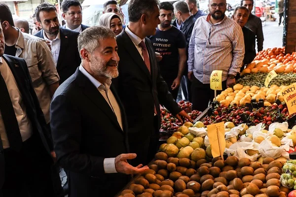Hazine ve Maliye Bakanı Nebati Mersin Erdemli'de temaslarda bulundu