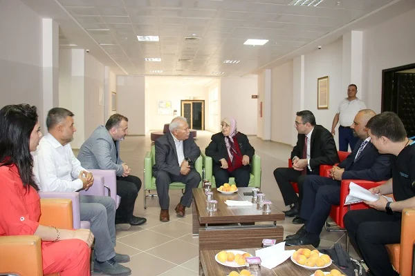 Erdemli'de hayırsever çift hastaneye 375 bin lira bağış yaptı