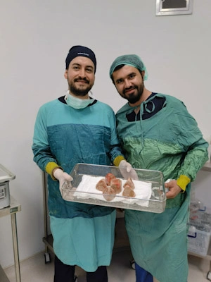 Tarsus'ta hastanın mesanesinden 2 kilo 200 gram taş çıktı