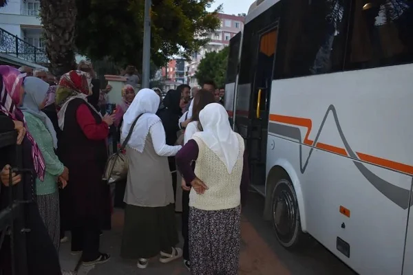 Mersin'de ikinci hac kafilesi dualarla uğurlandı