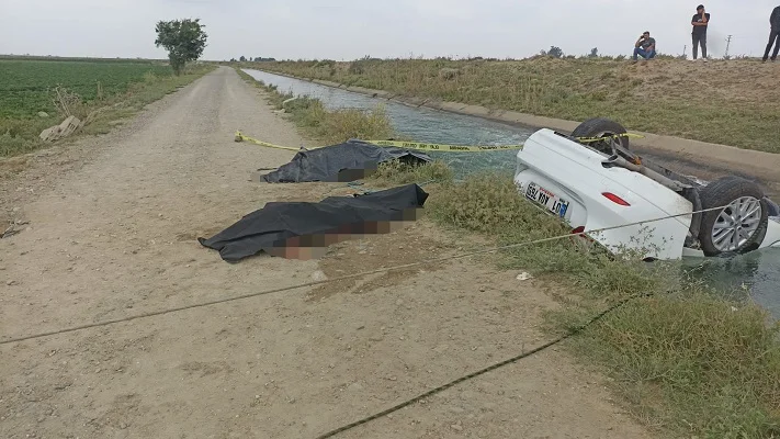 Tarsus'ta sulama kanalına devrilen araçtaki anne, baba ve 8 yaşındaki oğulları öldü