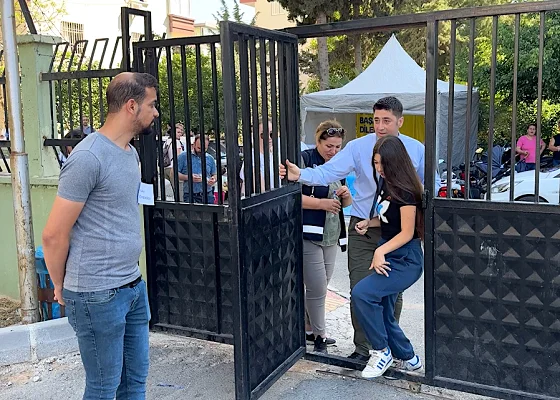 Yenişehir'de okul müdürü, kimliğini unutan öğrenciyi LGS sınavına yetiştirdi