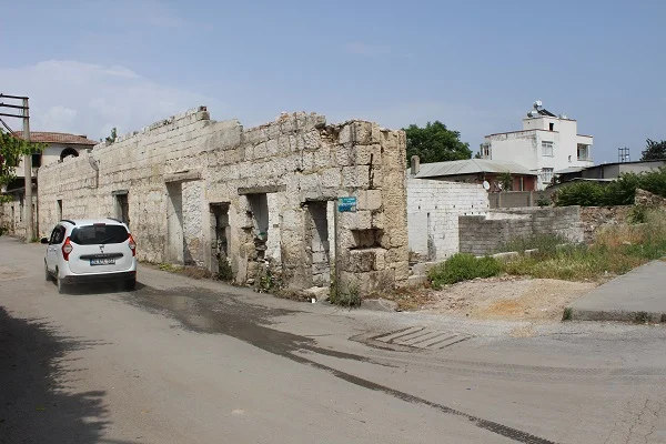 Tarsus Tekke Mahallesi'nde ne oluyor, insanlar neden çıplak sokağa çıkıyor