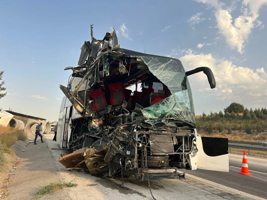 Otoban yolunda kaza 9 yaralı 