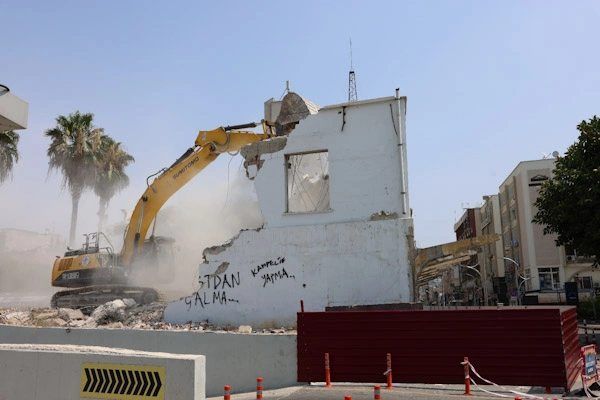 Mersin Öğretmenevi Yıkıldı 