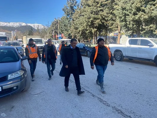 Başkan Ünüvar destek ekibi ile beraber Gaziantep Nurdağı'nda