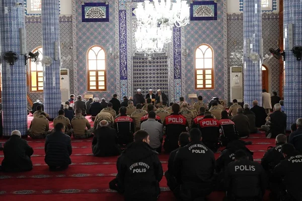 Şehit Emniyet Müdürü Altuğ Verdi, Yenişehir'deki kabri başında anıldı