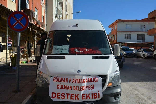 Gülnar Belediyesi deprem bölgesine yeni destek ekibi ve ekipman gönderdi