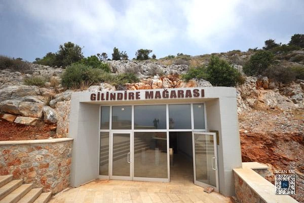 Aydıncık'taki Buzul Dönemi'nden izler taşıyan Gilindire Mağarası, yenilenen çehresiyle sezona hazır