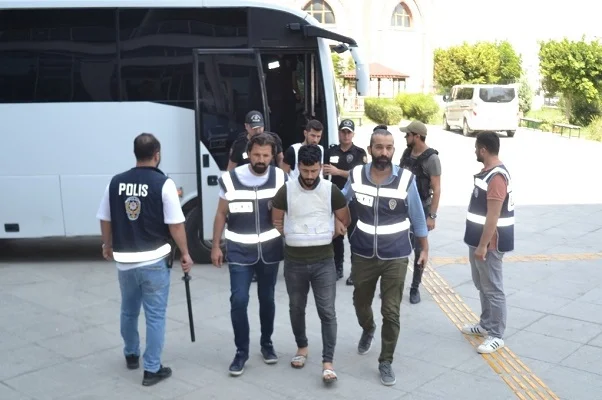 Tarsus'ta 2 kişiyi öldürdüğü iddiasıyla yakalanan zanlı tutuklandı