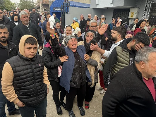 Yangında yaşamını yitiren ikiz bebeklerinin ve anne, babanın cenazeleri defnedildi