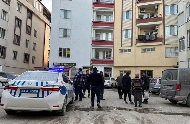Mut ilçesinde mahallede etkili olan koku nedeniyle AFAD ekipleri inceleme yaptı