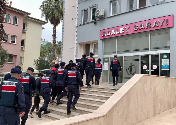 Bozyazı'da park halindeki iki motosikleti çalan 4 zanlı tutuklandı