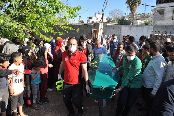 Silifke'de hurdalıkta çıkan yangında bir çocuk öldü