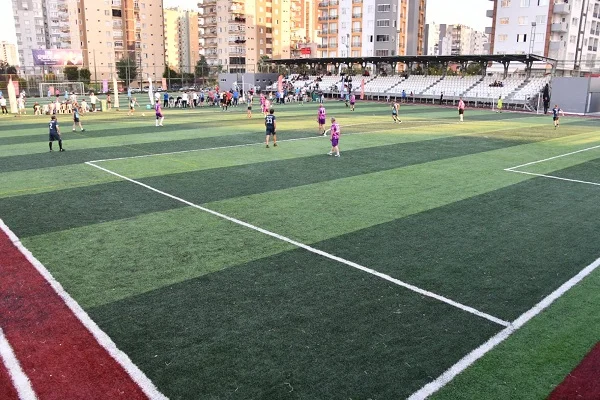 Yenişehir'de 19 Mayıs Veteranlar Futbol Turnuvası sona erdi