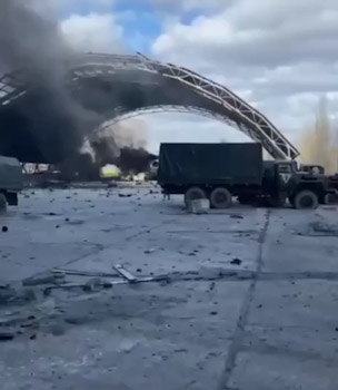 Rus askerleri tarafından ele geçirilen ve Ukrayna'nın başkenti Kiev'e yakın bir noktada bulunan Gostomel Antonov Askeri Havaalanı 