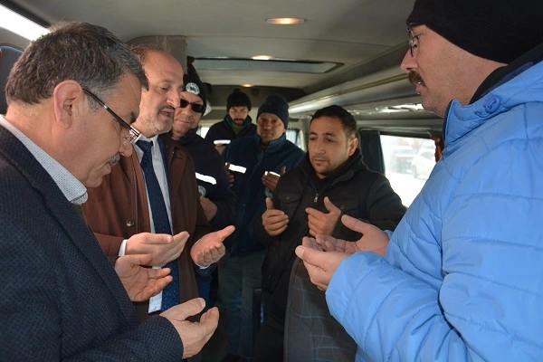Gülnar Belediyesi Hatay Kırıkhan bölgesine yardım tırı ve destek ekibi gönderdi