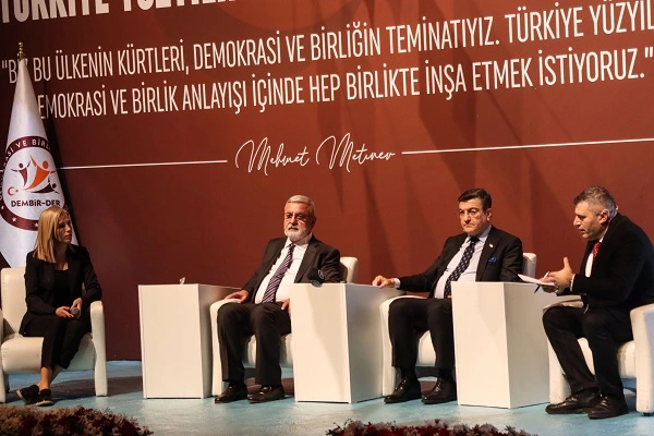 Mersin'de Türkiye Yüzyılı'nda Kürtler Paneli düzenlendi