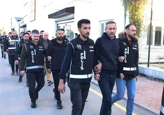 Adana Büyükşehir Belediyesine yönelik operasyon, 10 tutuklama
