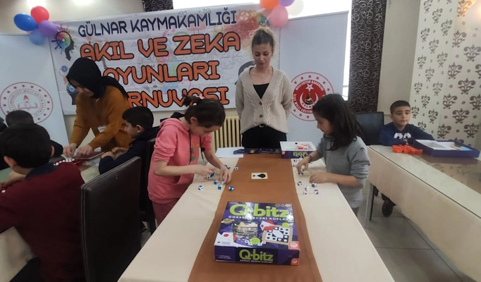Gülnar'da öğrenciler zeka oyunlarında yarıştı