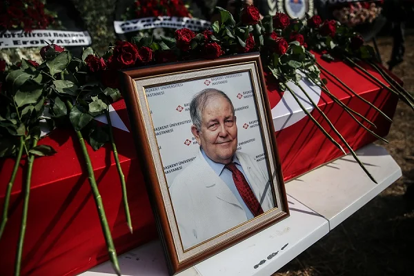 Kadın hastalıklarının duayen hocası Prof. Dr. Ali Ayhan'ın cenazesi Anamur'da defnedildi
