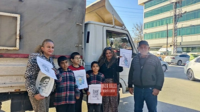 Tarsus’ta Kamyonetinden Çıkan Sanat: Hüseyin Çakır’ın Sessiz Ressamlığı