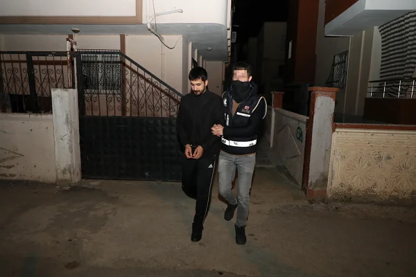 Tarsus'ta silah kaçakçılığı operasyonunda 5 şüpheli yakalandı