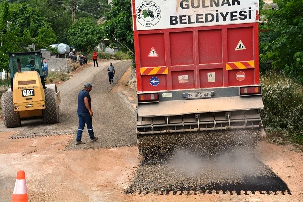 Gülnar Belediyesi asfalt çalışmalarına Akdeniz Mahallesi'nde devam ediyor