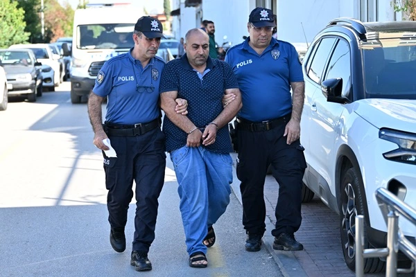 Adana'da komşusunun bıçakladığı kişi hayatını kaybetti