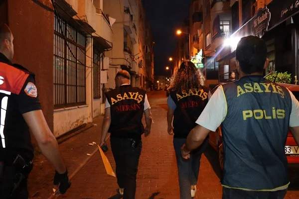 Mersin'de çalışma izni olmayan 11 yabancı uyruklu yakalandı