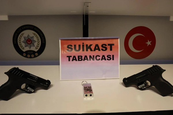 Adana'da suikast tabancası ele geçirildi 