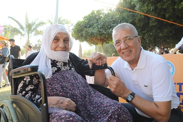 Emeklilere Başkan Neşet Tarhan’dan aylık 500 TL yardım kararı