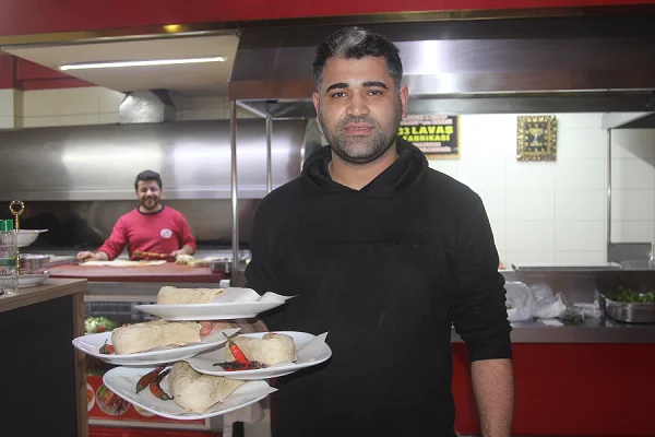 Akdeniz'de garson, müşteriyi Heimlich manevrasıyla kurtardı