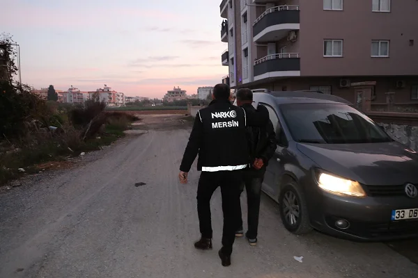 Mersin'de uyuşturucu operasyonunda 26 kişi yakalandı