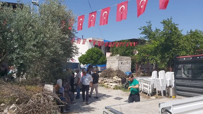 Şehit Jandarma Uzman Çavuş Serkan Ölmez'in Tarsus'taki ailesine şehadet haberi verildi