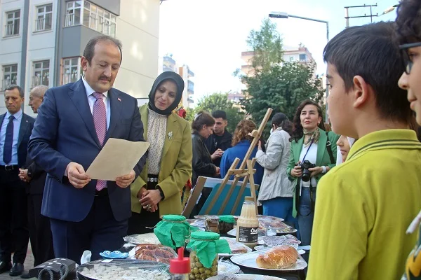 Yenişehir'de Tutum, Yatırım ve Türk Malları Haftası kutlandı