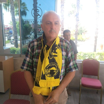 Tarsus İdman Yurdu'nun boşalan yönetimine aday olan Muhammed Günkut ve ekibi bir basın toplantısını düzenledi 