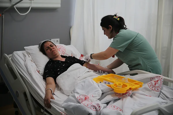 Hatay'daki Defne Devlet Hastanesi'nde ilk beyin tümörü ameliyatı yapıldı