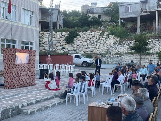 Gülnar Belediyesi Çocukları Hacivat ve Karagöz ile Buluşturuyor