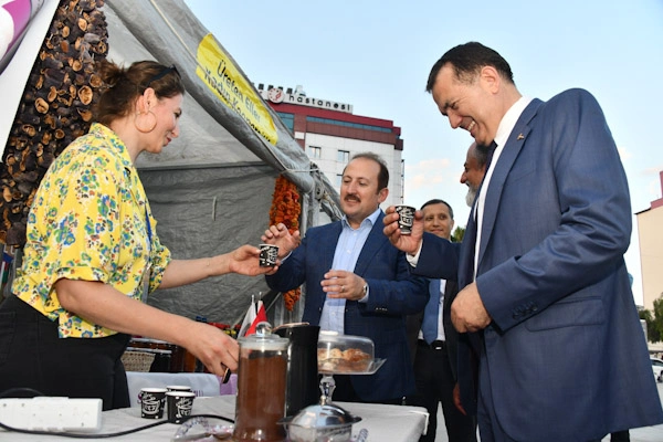 Yenişehir Belediyesi Hataylı esnaf ve sanatçılara kapılarını açtı