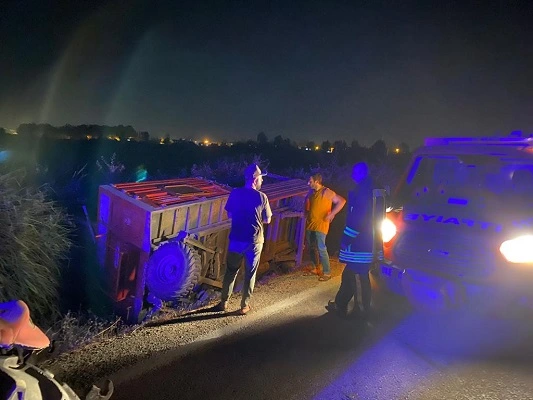 Tarsus'ta seyir halindeki traktör römorkundan düşen kadın yaralandı
