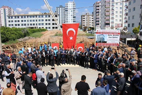 Erdemli'de çocuklara Kur'an eğitimi verilecek binanın temeli atıldı