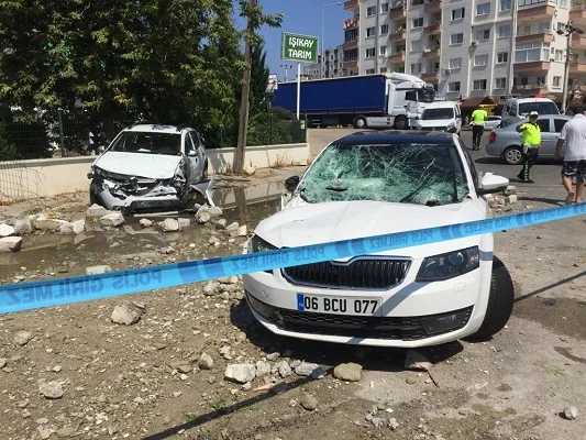 Erdemli'de sağanak ve hortum maddi hasara yol açtı