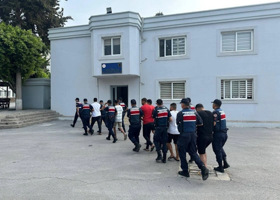 Tarsus'ta bir kişinin evinde silahla öldürülmesiyle ilgili 10 zanlı tutuklandı