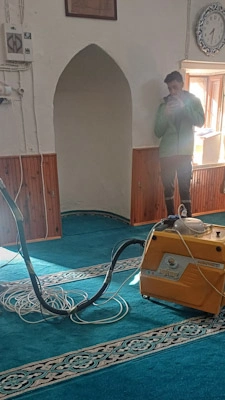 Türbeye yeni çöp kovaları asıldı, banklar yenilendi