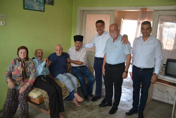 Büyükşehir heyeti 103 yaşındaki Kuvâ-yı Milliye'ci Veli Çiftçi'yi ziyaret etti 