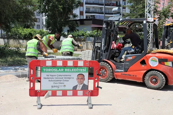 Çağdaşkent Mahallesi'nde kilit parke kaldırım çalışması devam ediyor